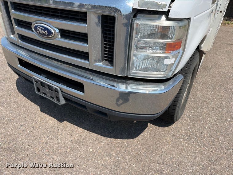 image for item FM7555 2016 Ford E350 Super Duty utility van