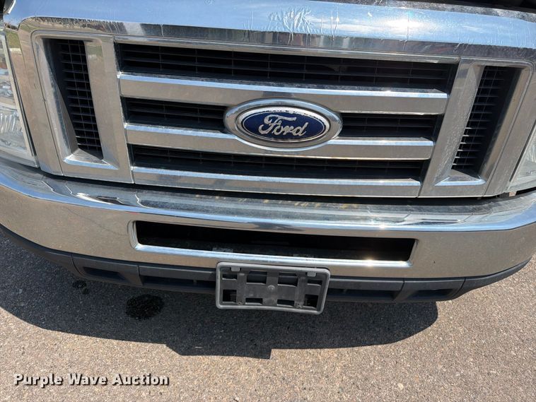 image for item FM7555 2016 Ford E350 Super Duty utility van