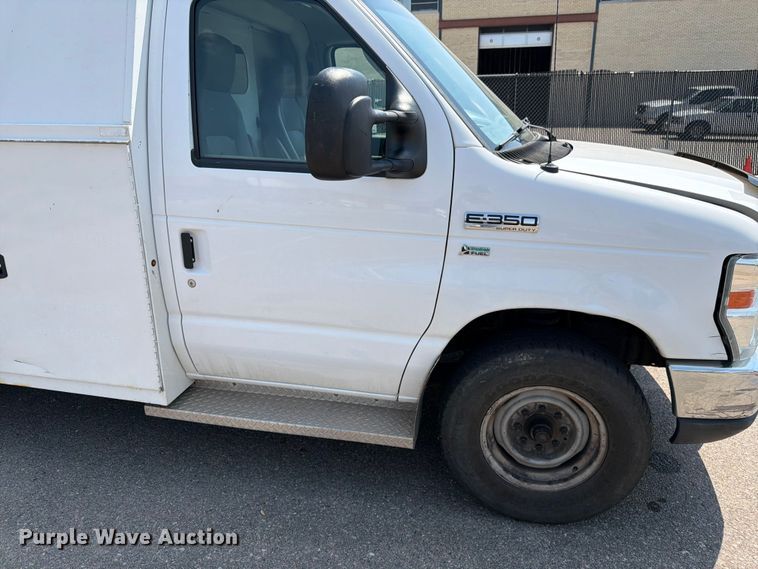 image for item FM7555 2016 Ford E350 Super Duty utility van