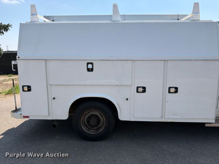 image for item FM7555 2016 Ford E350 Super Duty utility van