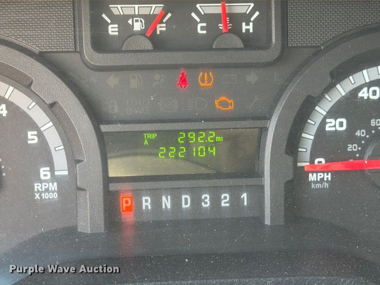image for item FM7555 2016 Ford E350 Super Duty utility van