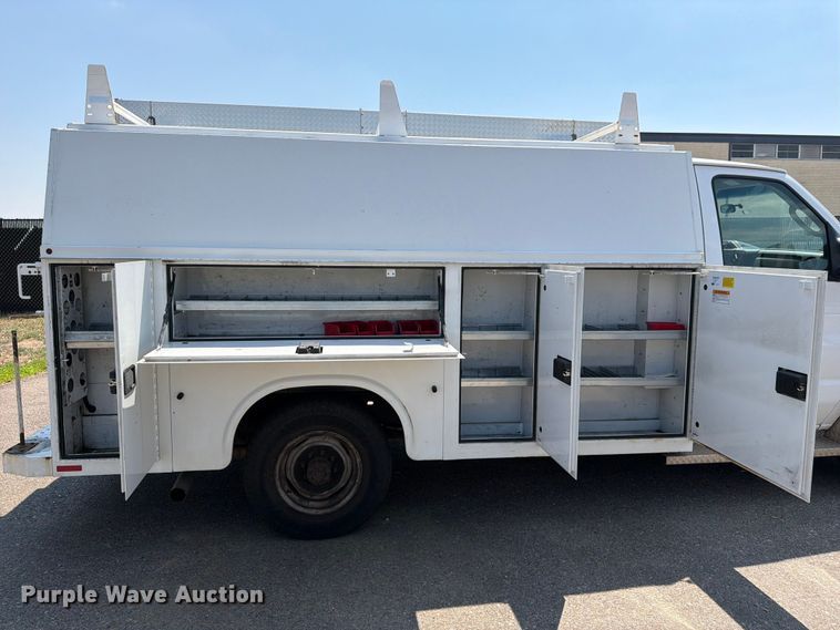 image for item FM7555 2016 Ford E350 Super Duty utility van