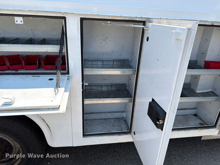 image for item FM7555 2016 Ford E350 Super Duty utility van