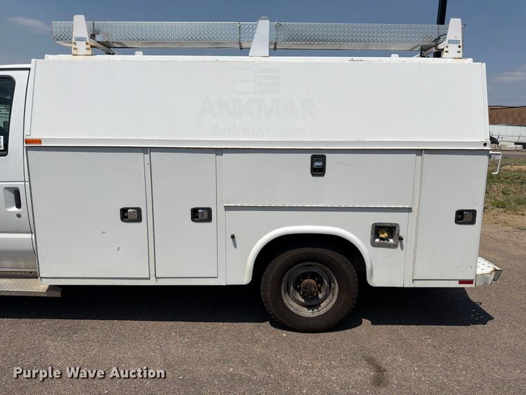 image for item FM7555 2016 Ford E350 Super Duty utility van