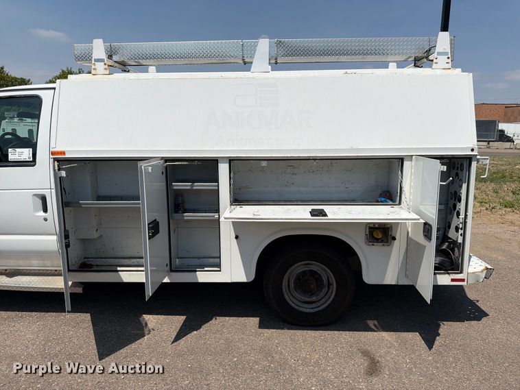 image for item FM7555 2016 Ford E350 Super Duty utility van