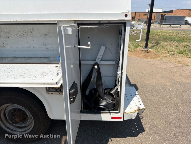 image for item FM7555 2016 Ford E350 Super Duty utility van