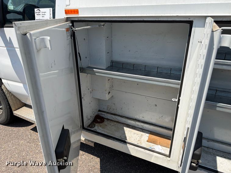 image for item FM7555 2016 Ford E350 Super Duty utility van