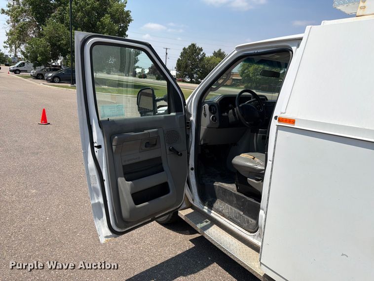 image for item FM7555 2016 Ford E350 Super Duty utility van
