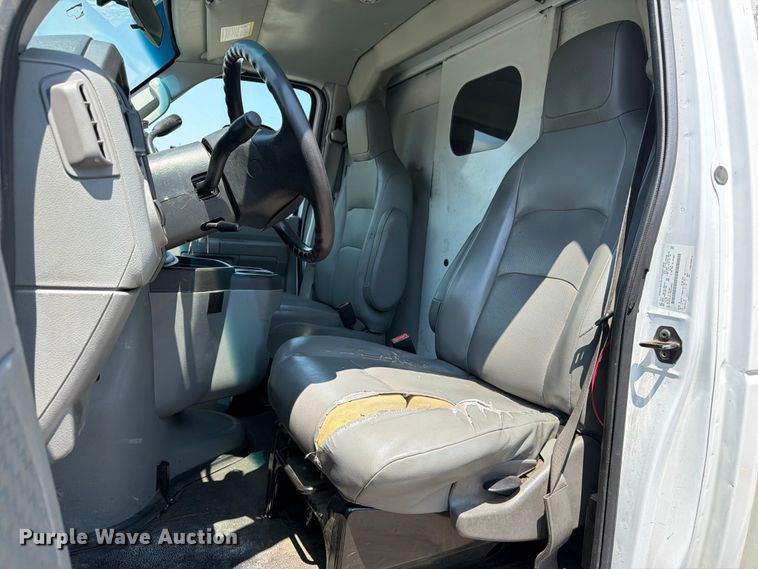 image for item FM7555 2016 Ford E350 Super Duty utility van