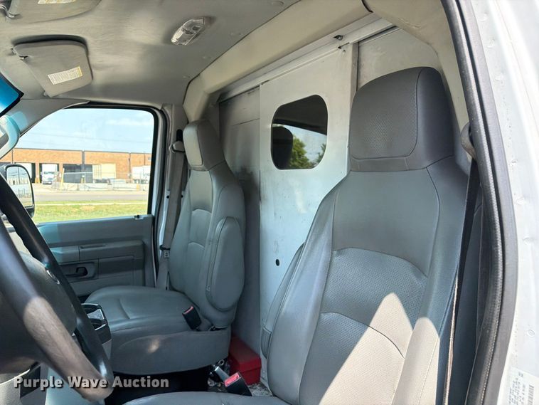 image for item FM7555 2016 Ford E350 Super Duty utility van
