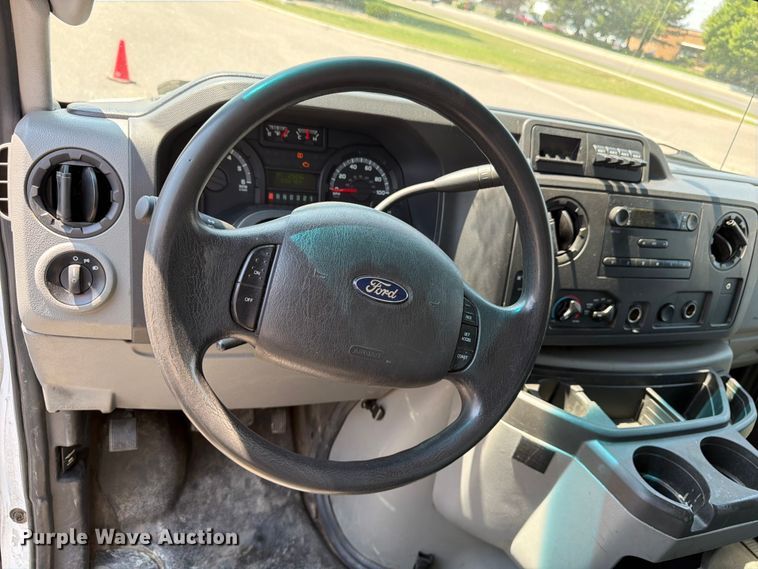 image for item FM7555 2016 Ford E350 Super Duty utility van