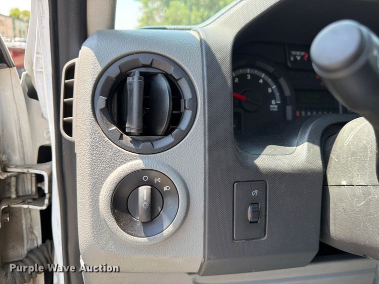 image for item FM7555 2016 Ford E350 Super Duty utility van