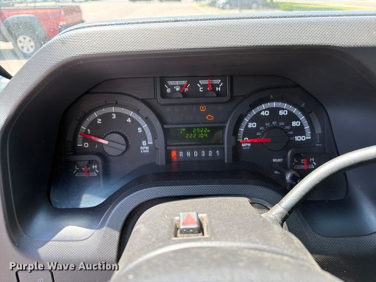 image for item FM7555 2016 Ford E350 Super Duty utility van