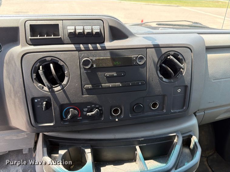 image for item FM7555 2016 Ford E350 Super Duty utility van
