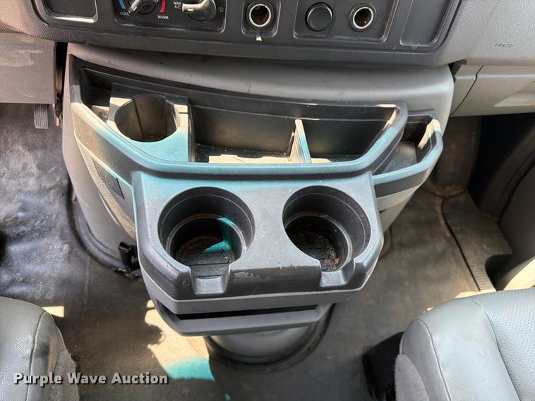 image for item FM7555 2016 Ford E350 Super Duty utility van