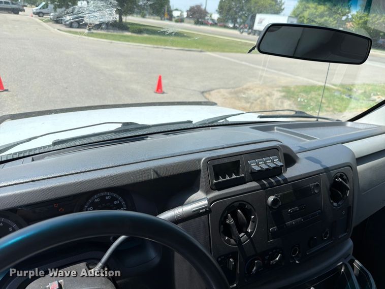 image for item FM7555 2016 Ford E350 Super Duty utility van