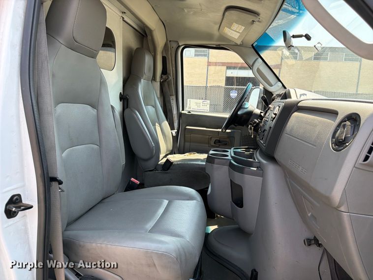 image for item FM7555 2016 Ford E350 Super Duty utility van