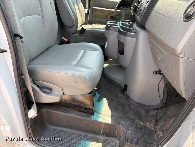 image for item FM7555 2016 Ford E350 Super Duty utility van