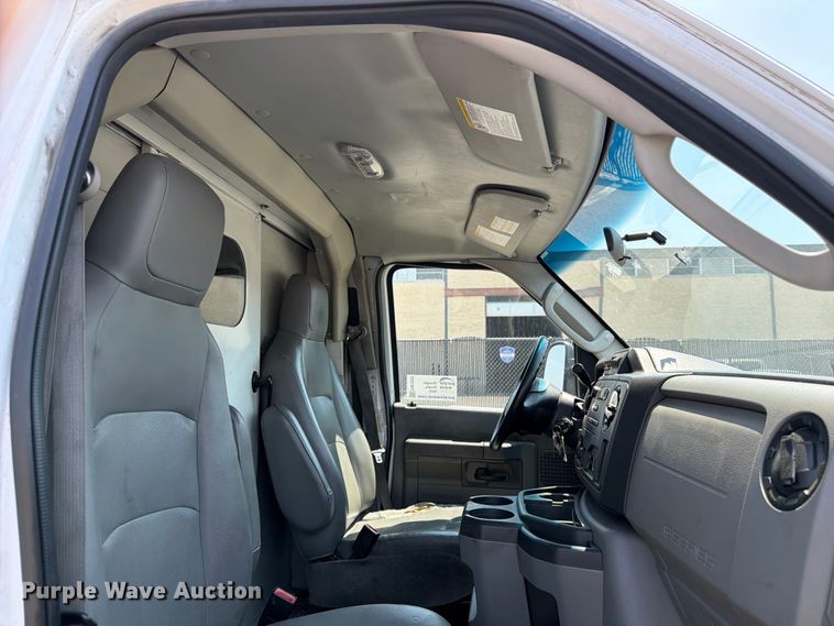 image for item FM7555 2016 Ford E350 Super Duty utility van