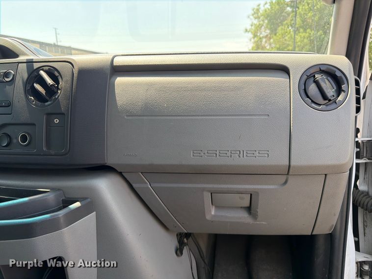 image for item FM7555 2016 Ford E350 Super Duty utility van