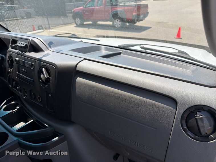 image for item FM7555 2016 Ford E350 Super Duty utility van