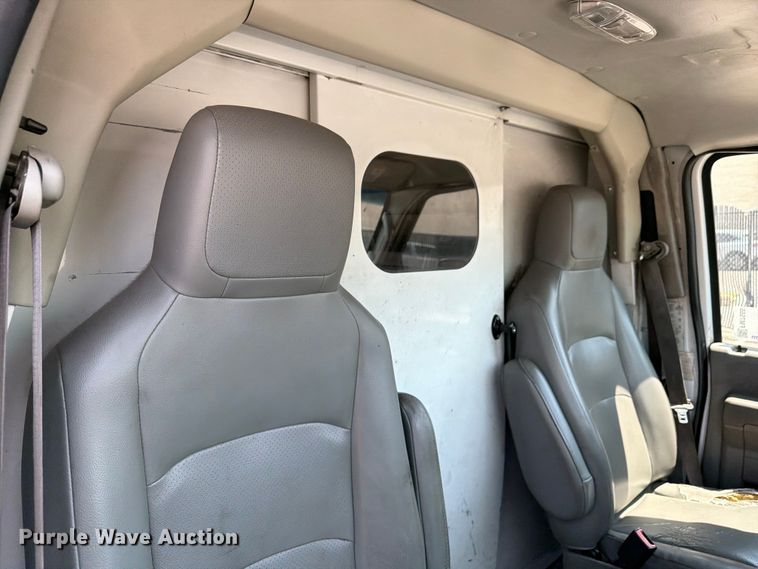 image for item FM7555 2016 Ford E350 Super Duty utility van