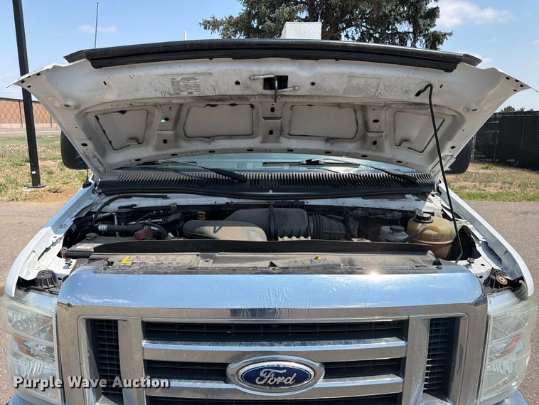 image for item FM7555 2016 Ford E350 Super Duty utility van