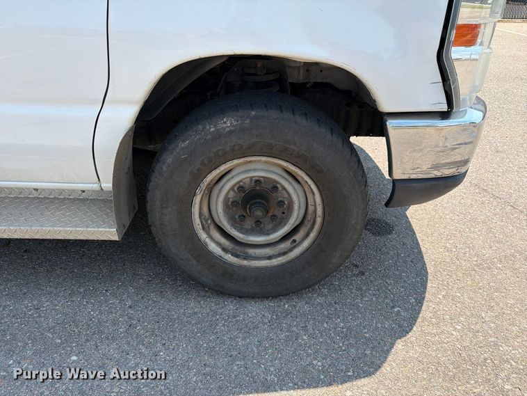 image for item FM7555 2016 Ford E350 Super Duty utility van