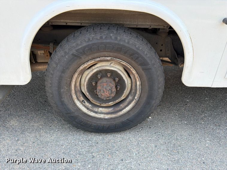 image for item FM7555 2016 Ford E350 Super Duty utility van