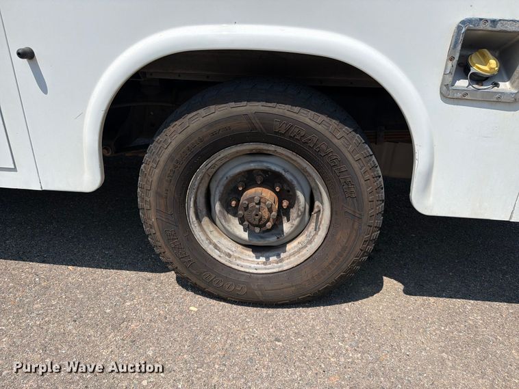 image for item FM7555 2016 Ford E350 Super Duty utility van