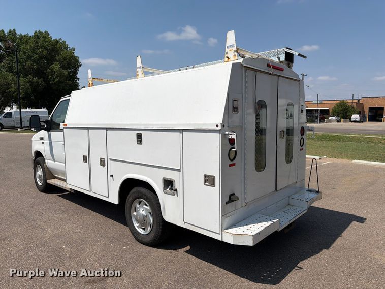 image for item FM7556 2014 Ford E350 Super Duty utility van