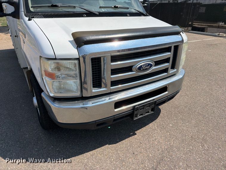 image for item FM7556 2014 Ford E350 Super Duty utility van