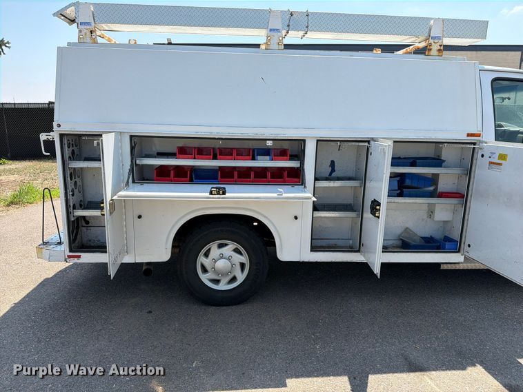 image for item FM7556 2014 Ford E350 Super Duty utility van