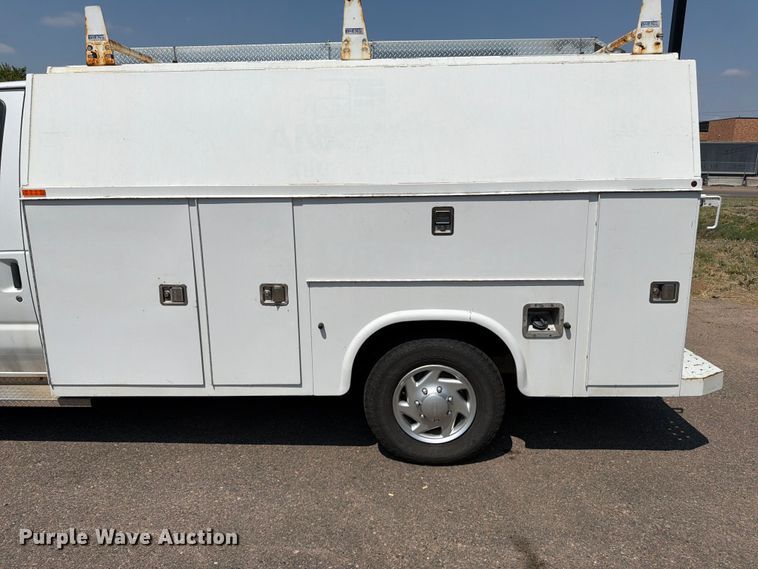 image for item FM7556 2014 Ford E350 Super Duty utility van