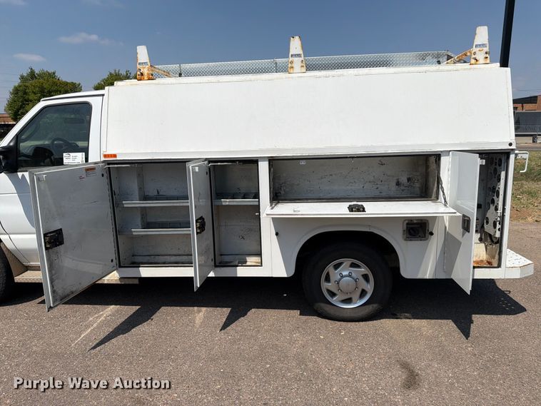 image for item FM7556 2014 Ford E350 Super Duty utility van