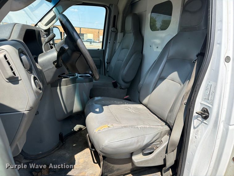 image for item FM7556 2014 Ford E350 Super Duty utility van