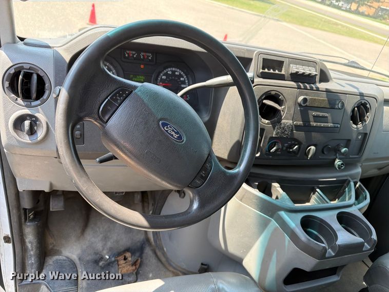 image for item FM7556 2014 Ford E350 Super Duty utility van