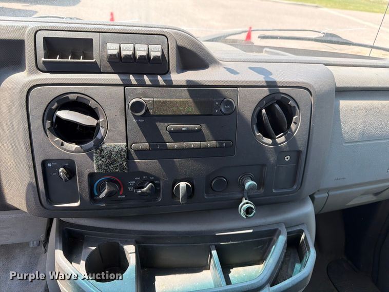 image for item FM7556 2014 Ford E350 Super Duty utility van