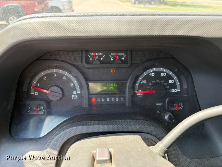 image for item FM7556 2014 Ford E350 Super Duty utility van