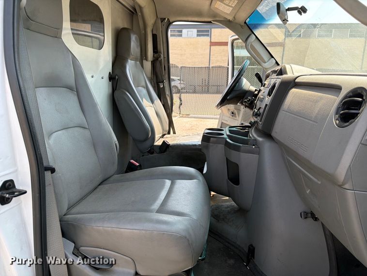 image for item FM7556 2014 Ford E350 Super Duty utility van