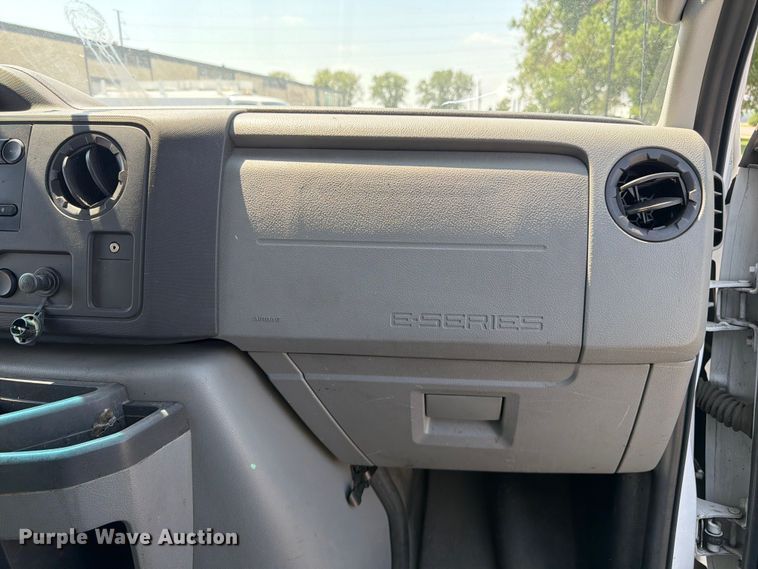 image for item FM7556 2014 Ford E350 Super Duty utility van