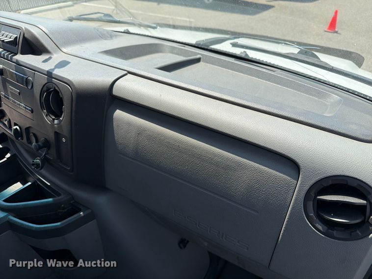 image for item FM7556 2014 Ford E350 Super Duty utility van