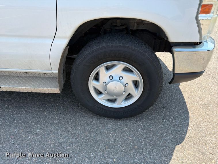 image for item FM7556 2014 Ford E350 Super Duty utility van