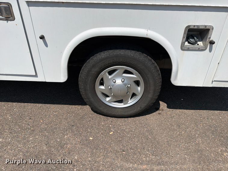 image for item FM7556 2014 Ford E350 Super Duty utility van