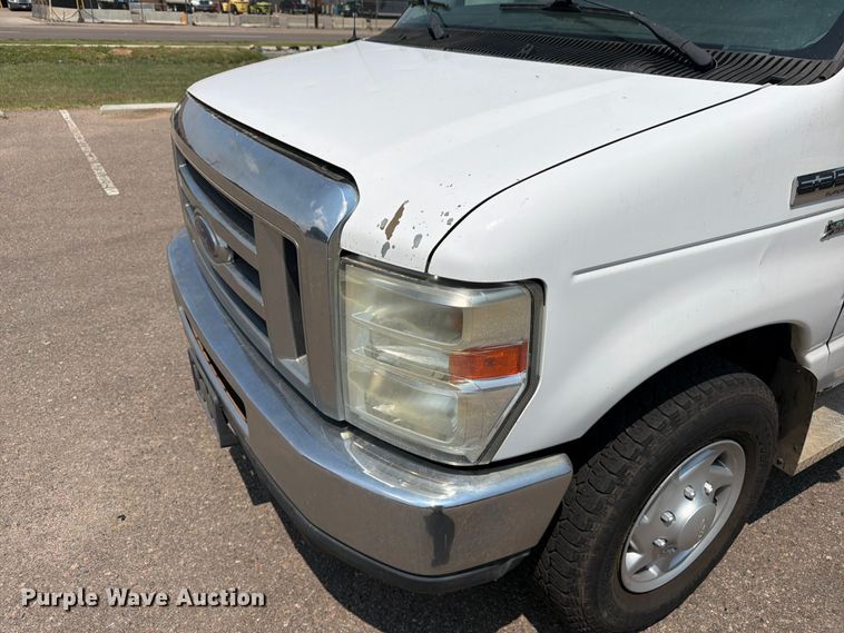 image for item FM7557 2012 Ford E350 Super Duty utility van