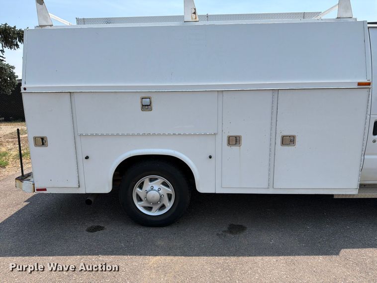 image for item FM7557 2012 Ford E350 Super Duty utility van