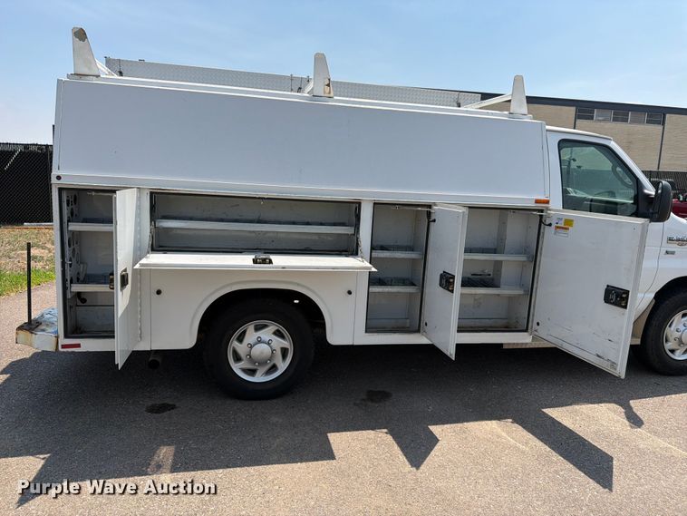 image for item FM7557 2012 Ford E350 Super Duty utility van