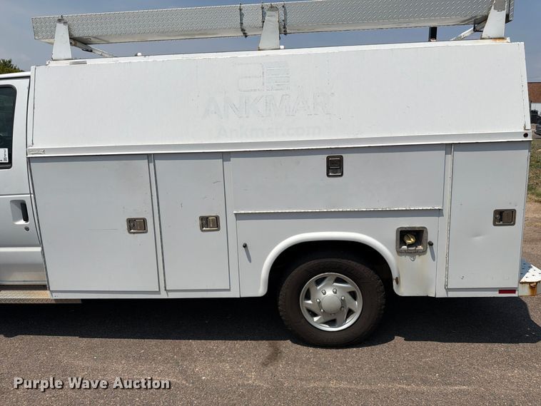 image for item FM7557 2012 Ford E350 Super Duty utility van