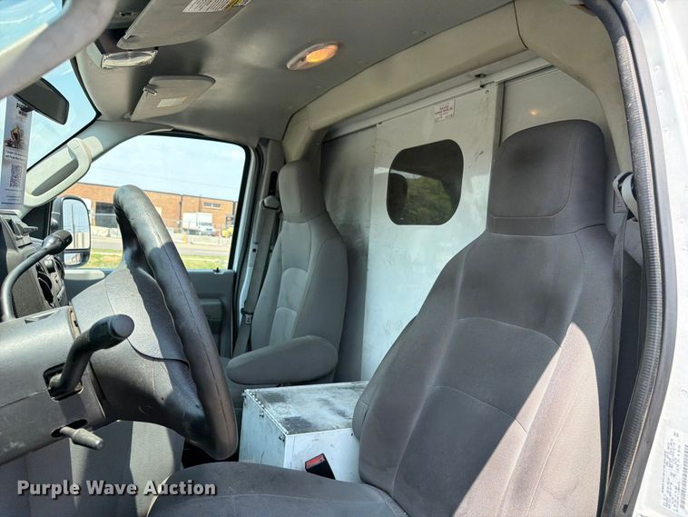 image for item FM7557 2012 Ford E350 Super Duty utility van