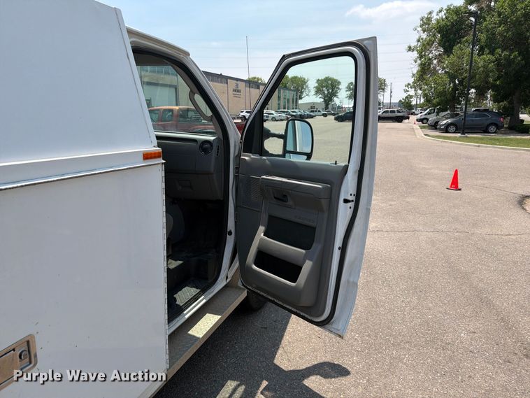 image for item FM7557 2012 Ford E350 Super Duty utility van